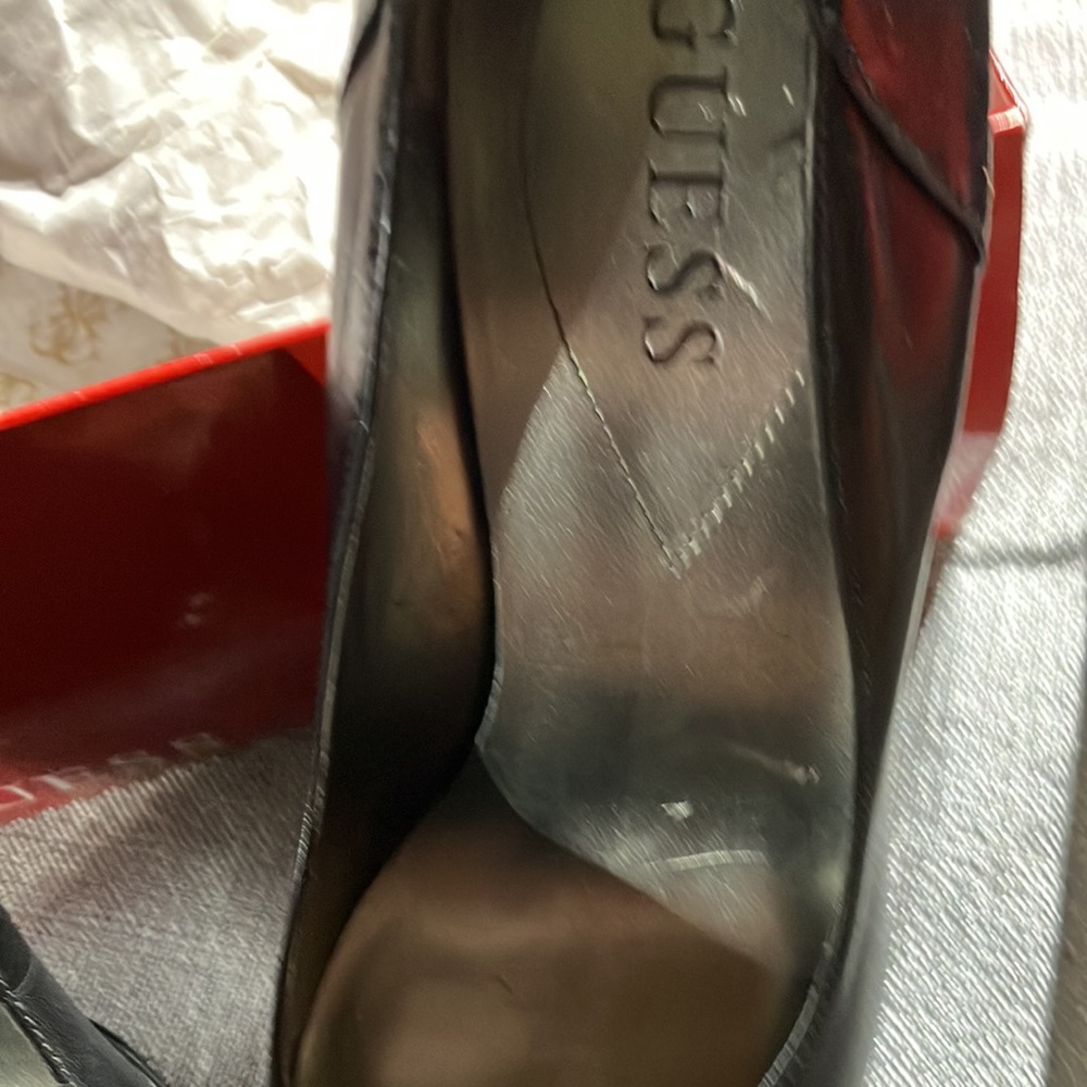 Guess Black Leather with Patent leather Platform High Heels New in Box
